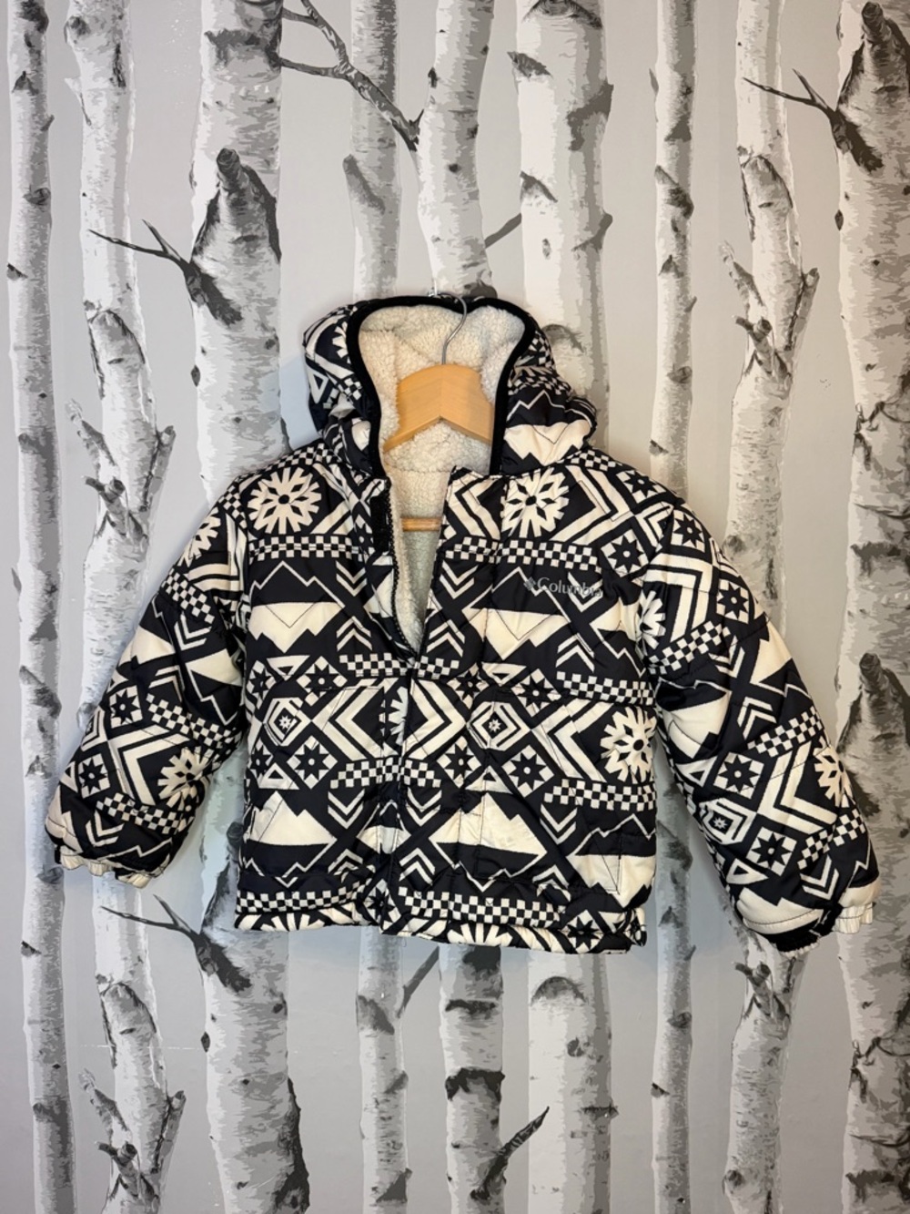 Columbia Black and Cream Geometric Sherpa-Lined Puffer Reversible